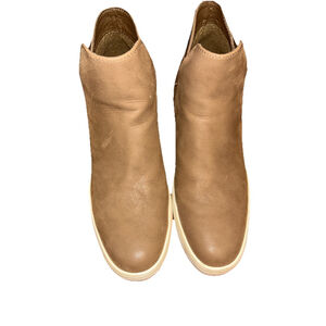 Maurices Women's Sneaker Wedges Shoes Size 9 Taupe White Rubber Sole.